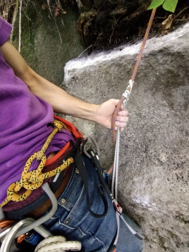 クライミングロープの登り方