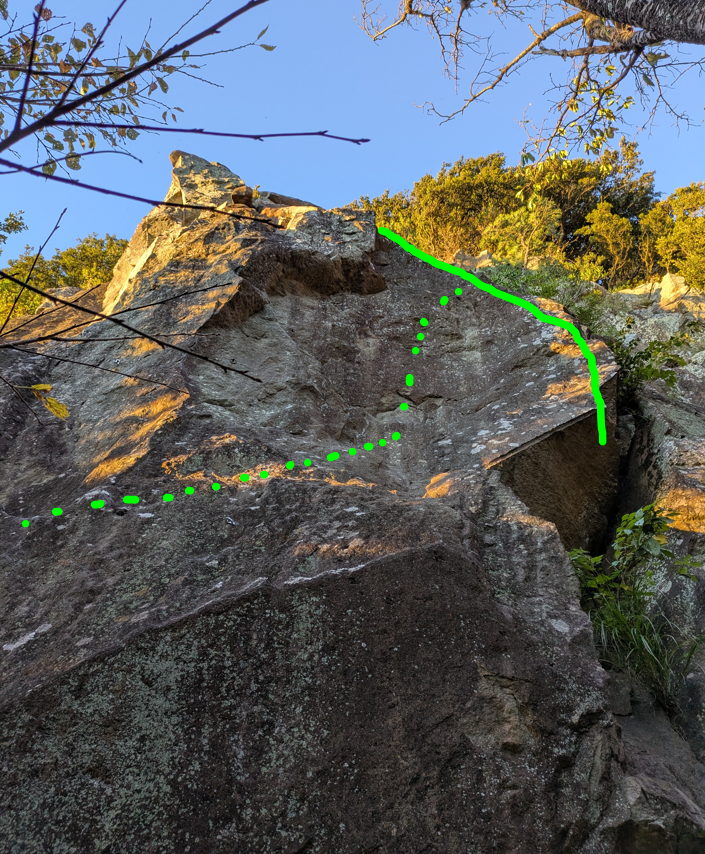 鷲頭山メインウォール南面側にあるもぐもぐタイム5.10a