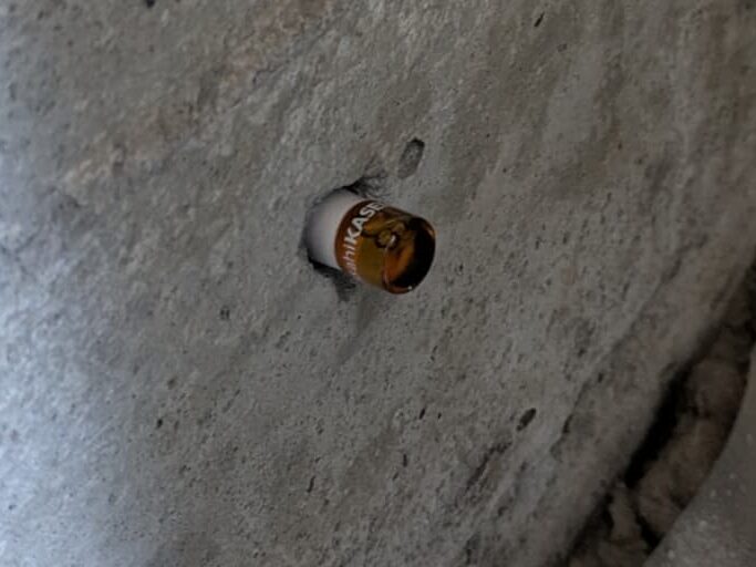 コンクリートの土台に入れたケミカルアンカー