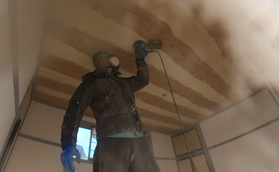 ランダムサンダーを使ったパテ仕上げ